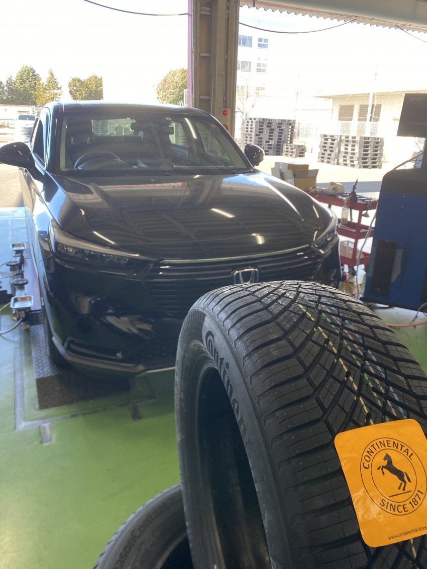 新型ヴェゼル！！！コンチネンタルタイヤのオールシーズンコンタクト2